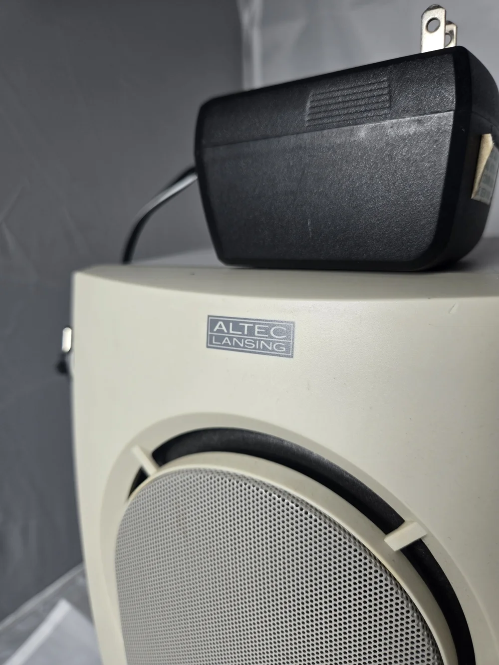 Vintage 2.1 Desktop Speaker System - Ivory
